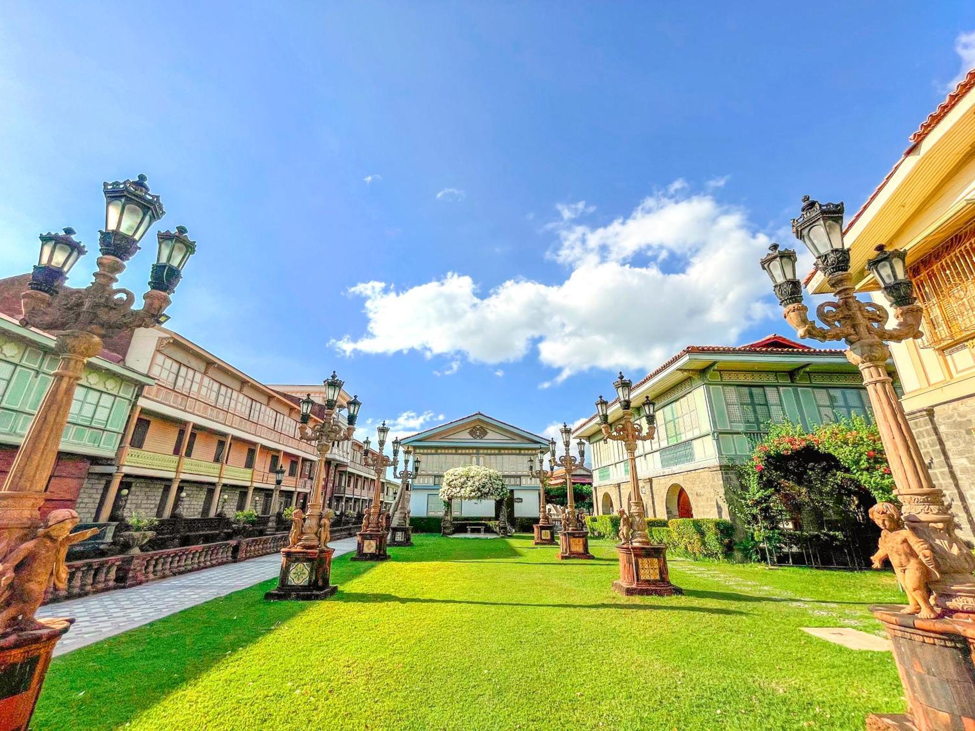 Las Casas Filipinas De Acuzar Bagac Exterior photo